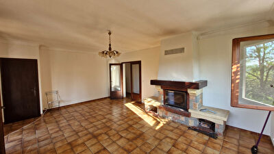 Maison sur sous-sol 7 pièces 220 m² PUYOO