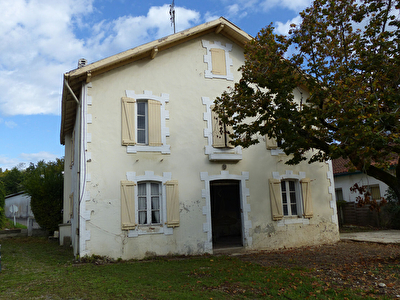 Villa de 6 pièces à réhabiliter sur terrain de 350 m², POUILLON centre bourg