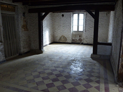 Villa de 6 pièces à réhabiliter sur terrain de 350 m², POUILLON centre bourg