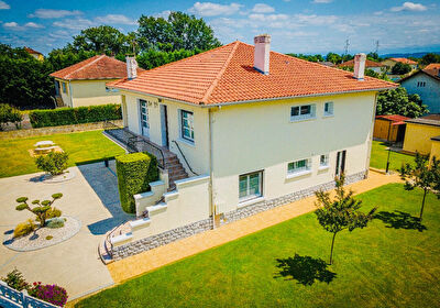 Maison Artix 8 pièces 227 m² sur 2 niveaux