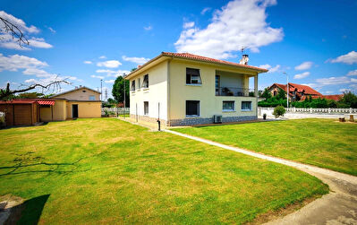 Maison Artix 8 pièces 227 m² sur 2 niveaux