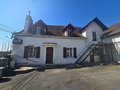 Maison de ville de 101 m² à rénover entièrement.