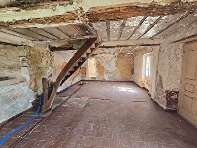 Maison de ville de 101 m² à rénover entièrement.