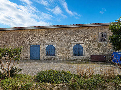 Maison  de 376 m² + salle de spectacle de 128m² à Sorde-l'abbaye 11 pièce(s)
