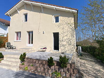 Maison de pays, 7 pièces 148 m² et son logement de 2 pièces sur 600 m², POUILLON