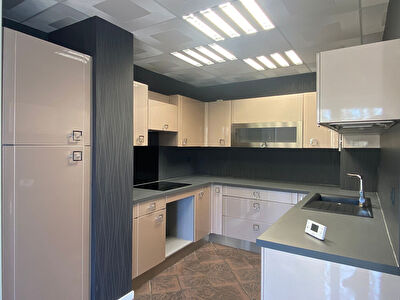 Maison de pays, 7 pièces 148 m² et son logement de 2 pièces sur 600 m², POUILLON