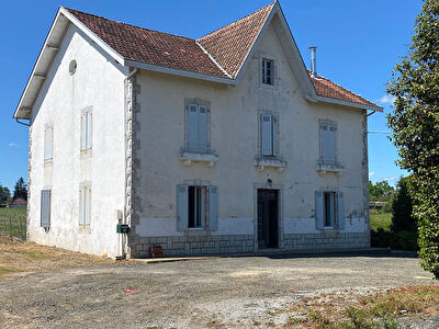 Maison de 6 pièces sur terrain de 900 m², secteur POUILLON