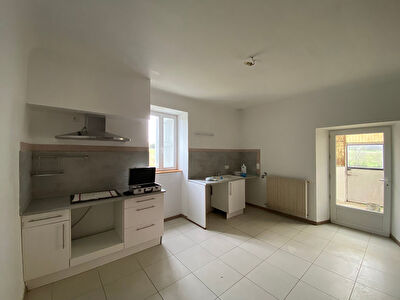Maison de 6 pièces sur terrain de 900 m², secteur POUILLON