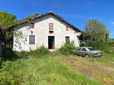Ferme du 19ème de 7 pièces divisée en 2 logements sur terrain de 2500 m², CAGNOTTE