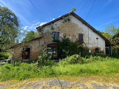 Ferme du 19ème de 7 pièces divisée en 2 logements sur terrain de 2500 m², CAGNOTTE