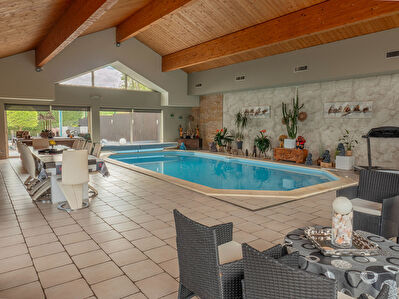 Propriété d'exception aux portes de Sarrebourg ? Piscine intérieure & prestations rares