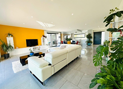 Villa contemporaine 5 pièces 133 m² avec piscine, proche ORTHEZ