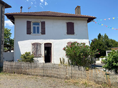 Maison de bourg, 5 pièces sur un terrain de 500 m², MIMBASTE