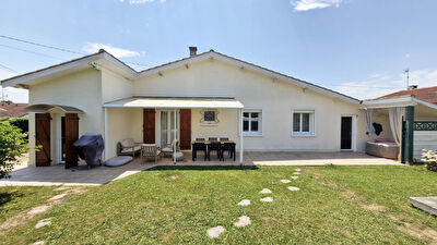 Maison de plain-pied rénovée 4 pièces 89 m² centre ORTHEZ