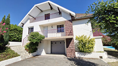 Maison traditionnelle 6 pièces 156 m² avec piscine et sous-sol proche ORTHEZ