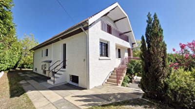 Maison traditionnelle 6 pièces 156 m² avec piscine et sous-sol proche ORTHEZ