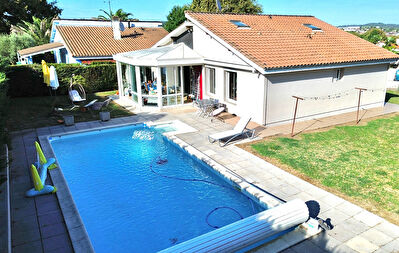 Maison 6 pièces 120 m² avec piscine et double garage, proche centre ORTHEZ