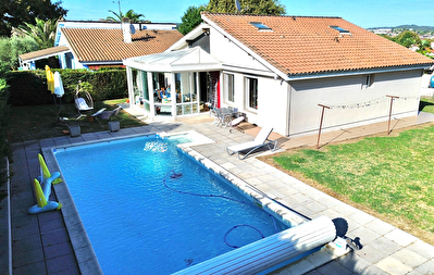 Maison 6 pièces 120 m² avec piscine et double garage, proche centre ORTHEZ